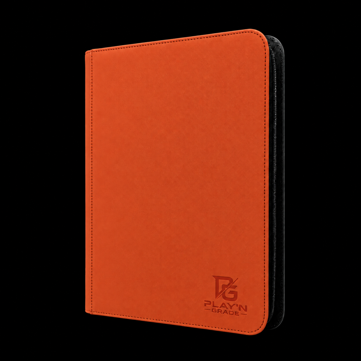 Classeur cartes zippé orange Play’n’Grade, nouveau logo, fermeture noire sur fond noir