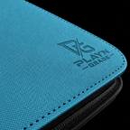 Détail du logo Play’n’Grade, de la texture et du zip noir — classeur bleu turquoise