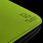 Détail du logo Play’n’Grade, de la texture et du zip noir — classeur vert